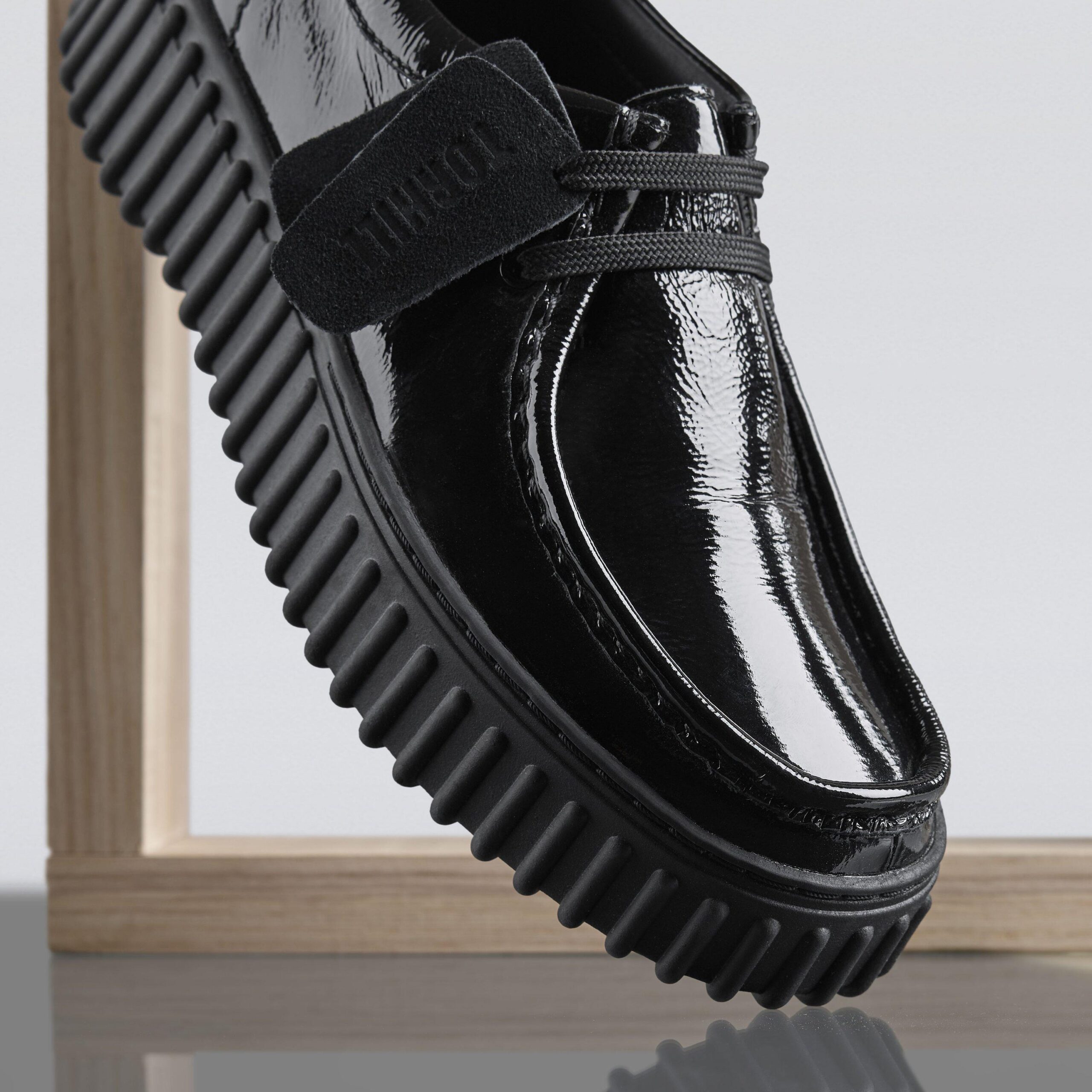 Torhill Bee Black Patent - Image 2
