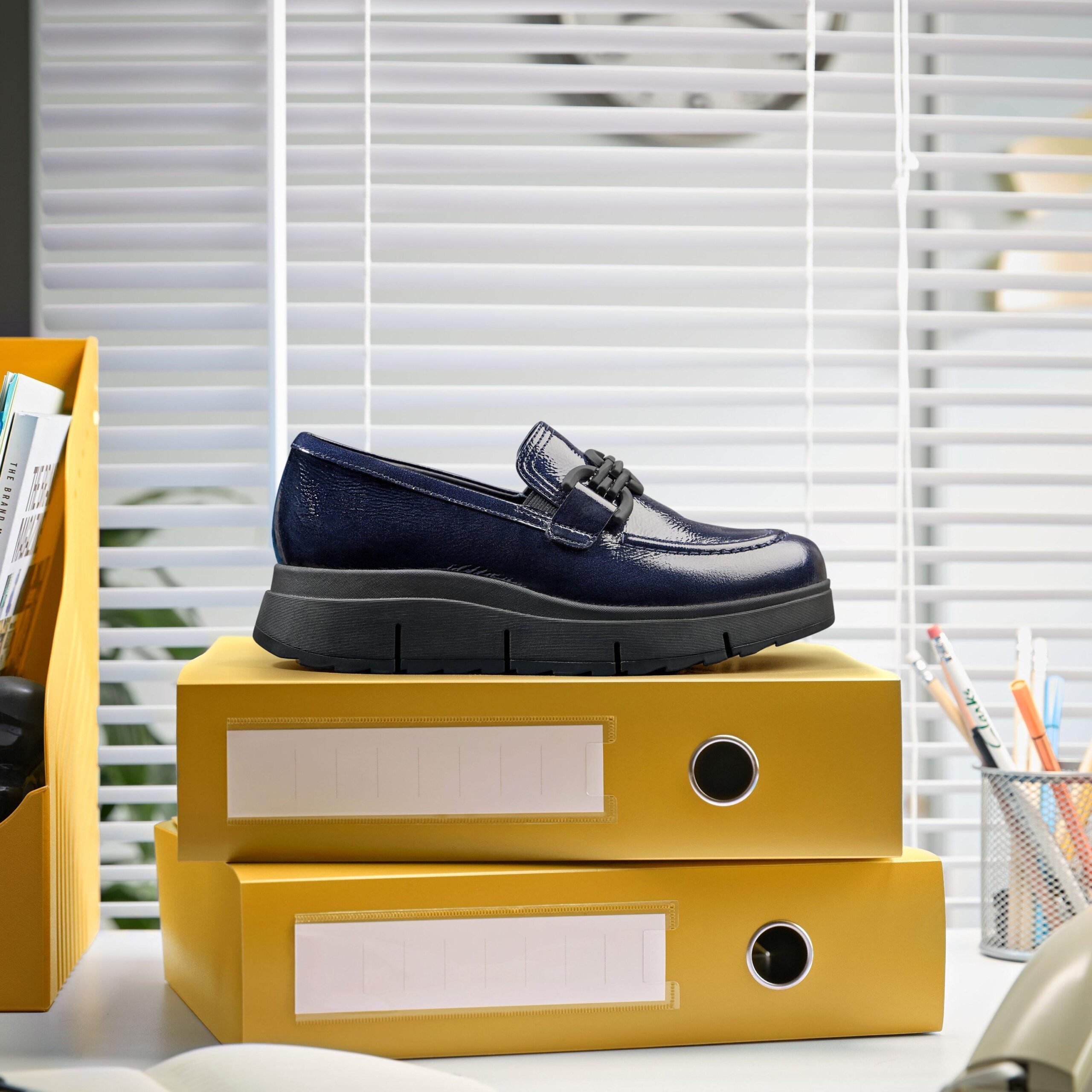Loriini Izzy Navy Patent - Image 3